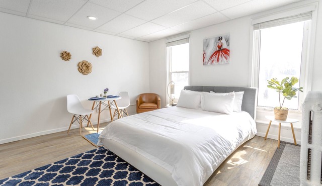 8076-Walk to Mayo-Charming Studio with free Parking