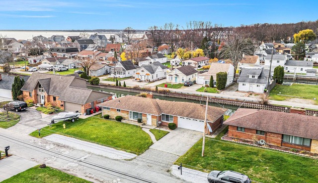 80ft Seawall~6beds~Direct Lake Access~Family Friendly~Excellent for Fishing