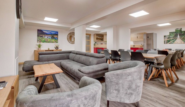 80m from the slopes, great flat for 15