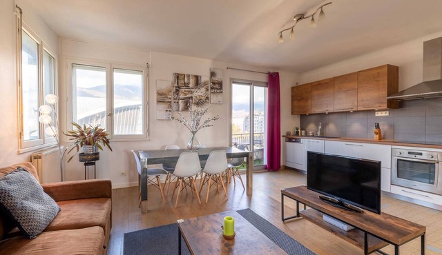 80m² apartment crossing with breathtaking views of all the mountains!