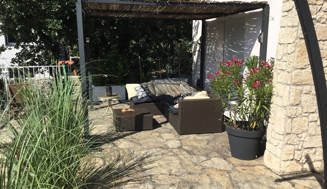 80m2 house with private pool in 1500 m2 park