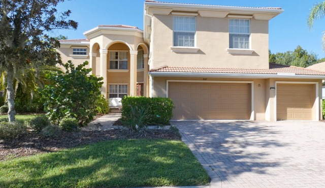 8119 Luxury big family vacation home on golf course