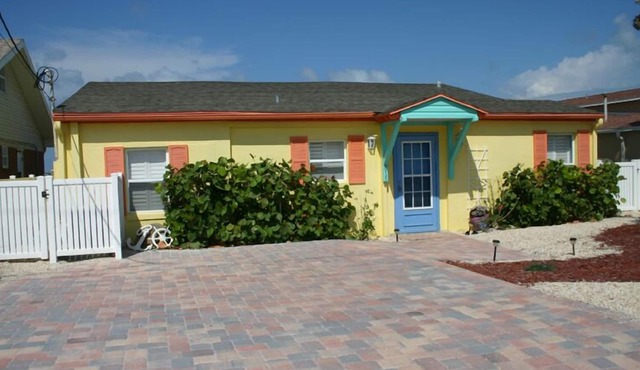 815NA Adorable North Beach Beachfront Home