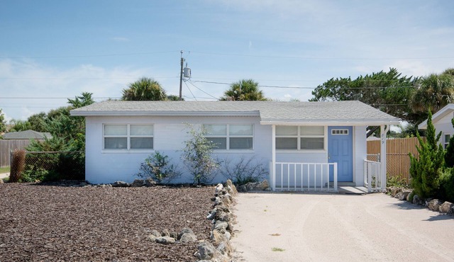 819 25TH - 3/2 Beachside Charmer - Walk to beach, shopping & dining