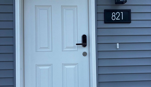 821 Gregg St. 2 Bed Apt Fully Furnished