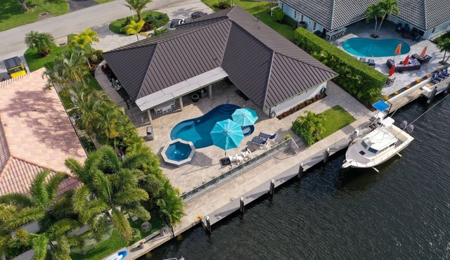 826 Hot Tub & Heated Pool