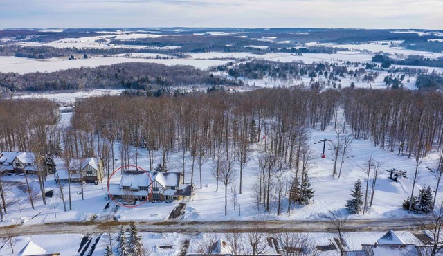 8280 The peak- Hot tub, ski in/ski out, Pool table, Golf course, fire pit