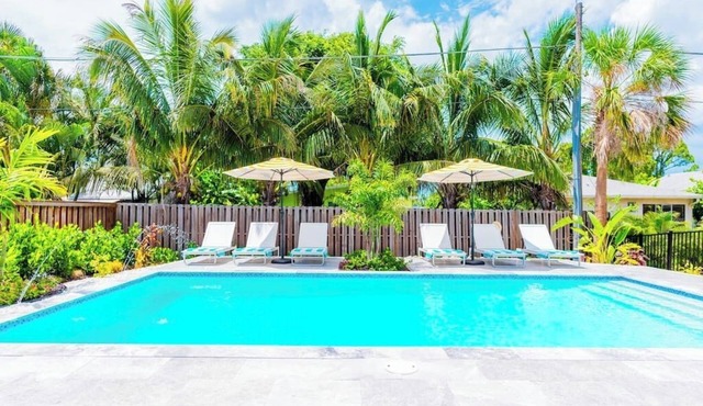 839 GulfShore Villa w/Private Studio Near Mercato