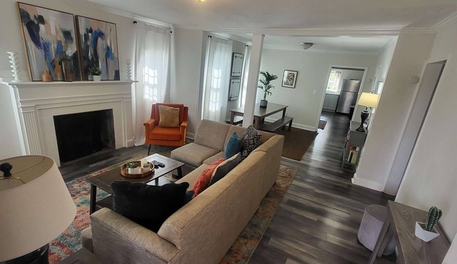 83rd Street Comfy Cottage