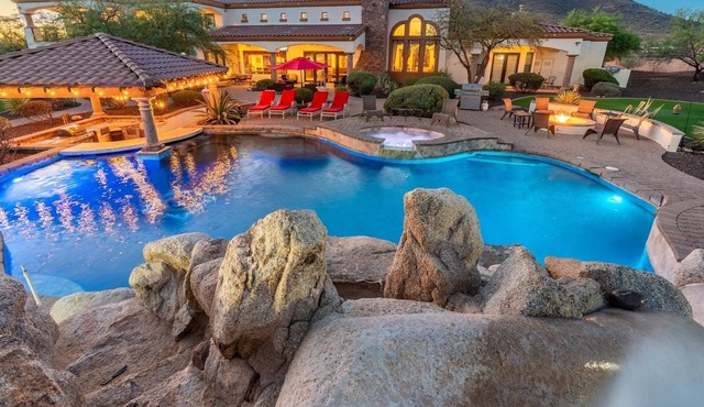 8400sf Spectacular Mansion POOL AND Mini GOLF Scottsdale/Cave Creek 16 Beds