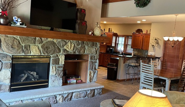 8409 PEEK N PEAK SLOPE SIDE SKI IN/OUT GOLF LIFT 8,Firepit