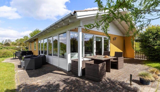 8432 Knebel - Spiræavej 5