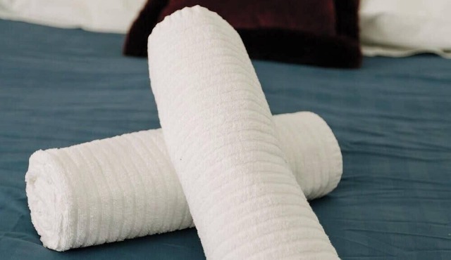 84B4 - Glycine, suite in an 18th century Provencal farmhouse