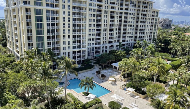 868-Luxury 5* Ritz Carlton Apartment Beach Front