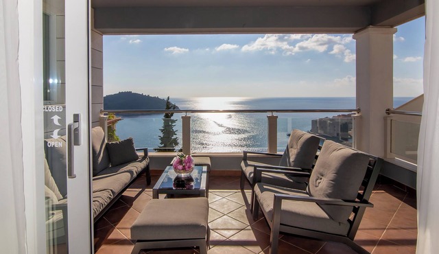 87 Stairs Apartment - penthouse with the most amazing terrace and sea view