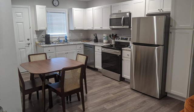 871 Gregg St New 2 Bed Apt Fully Furnished.
