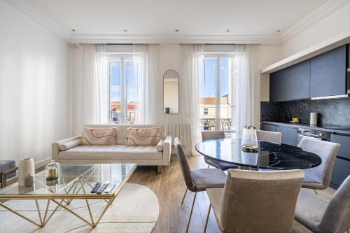 88 ANT - Appartement 3 chambres Rue Antibes proche Palais Festivals