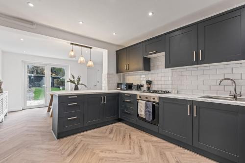 #88 Beautiful Bedworth 4 Bedroom Home with Parking