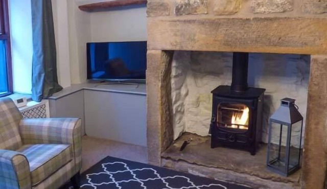 88 REGENT STREET, pet friendly, with open fire in Waddington