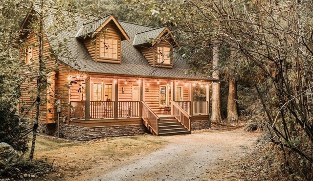 89GS - Hot Tub - Pets Ok - WiFi - Sleeps 4 by RedAwning