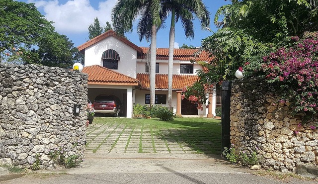 8BD Colonial Oceanfront Villa with private pool/garden/billiard