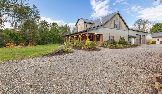 8bd w/ Hottub & Large Game Room | Walker Lake