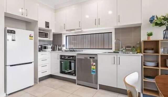 8Beds l 4 Suites with Office l Austral5