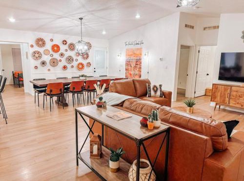 8BR 5BA, sleeps 20, 15 min to Sedona, walk to trails!