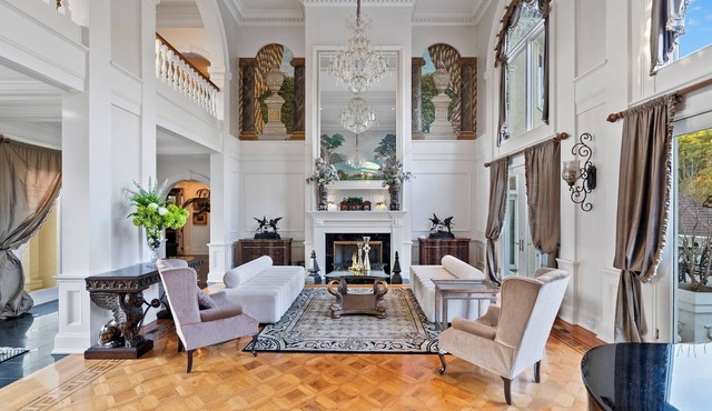 8BR 8BA Luxury Home, Olympic Sized Pool, 5 Mins to Buffalo Trace