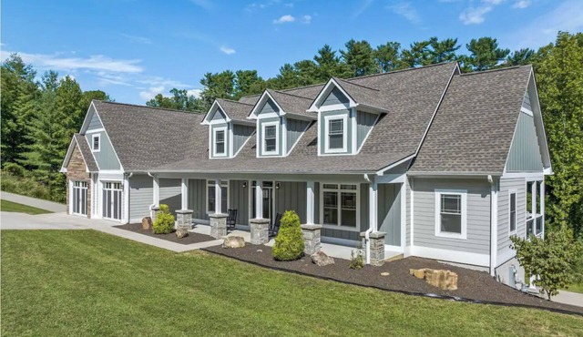 8BR Estate with Pickleball & Hot Tub