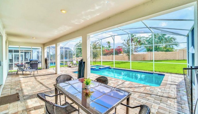 8BR Mansion with Pool Hot Tub and Games Room