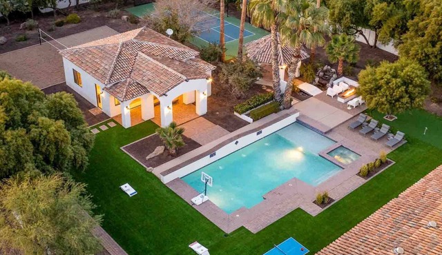 8BR Paradise Valley Estate - Heated Pool, Spa & Sports