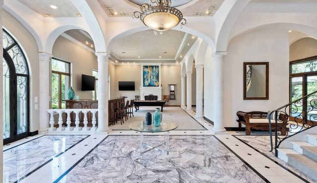 8BR Phoenician Estate Heated Pool + Hot Tub