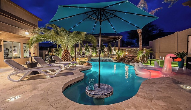8BR5.5BA SC Luxury Retreat-4 En-Suites, HEATED Pool, Hot Tub,Pool & Arcades