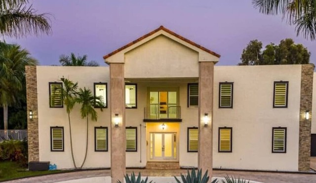 8k+ SF Mansion Cinema/Pool/Game Room