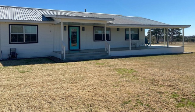 8mi. to Roundtop- Remodeled Farmhouse+Party Barn+Pool