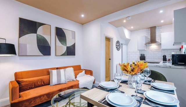 8min to Metrolink | 20 min to Etihad & Co-op Live