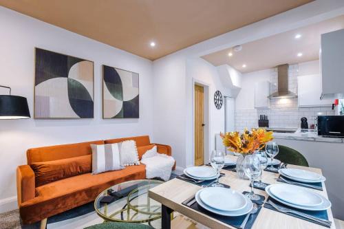 8min to Metrolink 20min to Etihad and Coop Live with Free Parking