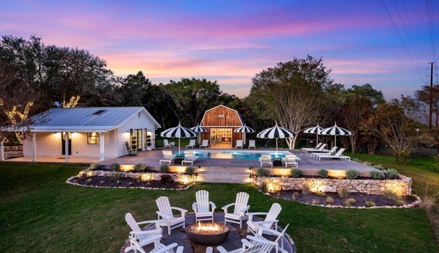 8Sages-Gruene*Luxury Getaway* Accommodates 18