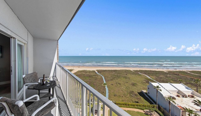 8TH FLOOR HONEYMOON SUITE,VIEWS FROM 3 FLOOR TO CEILING WINDOWS STEPS TO BEACH