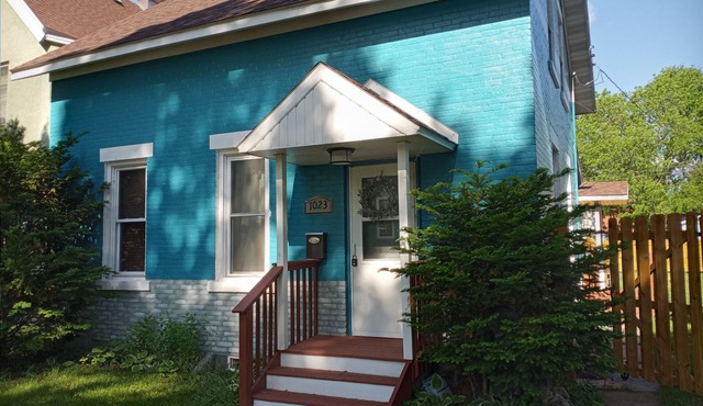 8th Street Blues! 3 Bed, 2 Bath near downtown LaCrosse