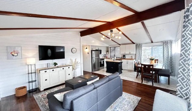 8th Street Haven - 3 bedroom House in DT Hamilton