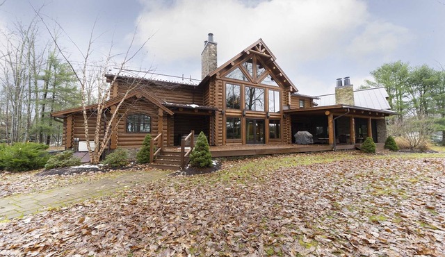 9,000 Sq Ft Authentic Log Home 2 miles from Lake Wallenpaupack –Sleeps 20