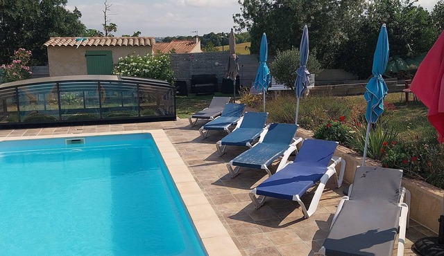 9/10-PERSON GITE IN THE COUNTRYSIDE