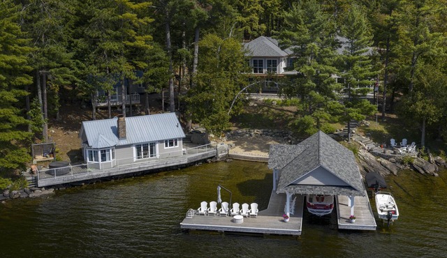9+ bed 7 bath cottage on Lake Muskoka