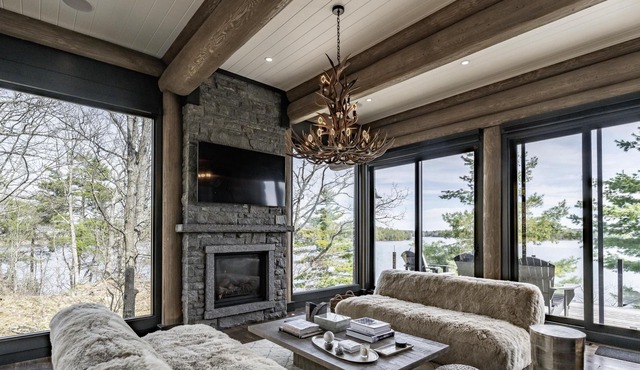 9 bed 9 bath log home on Lake Muskoka