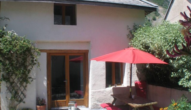 9 bed gite in beautiful Alpine village - great for sking/hiking/cycling/groups