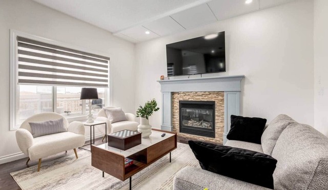 9-Bed Oasis | AC | Jetted Tub| BBQ | Fireplace