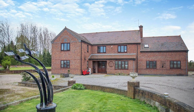 9 bedroom accommodation in Stenson, near Derby