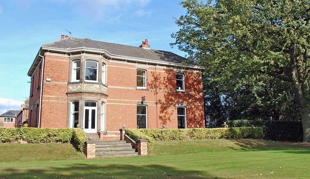 9 bedroom accommodation in Barrow on Trent